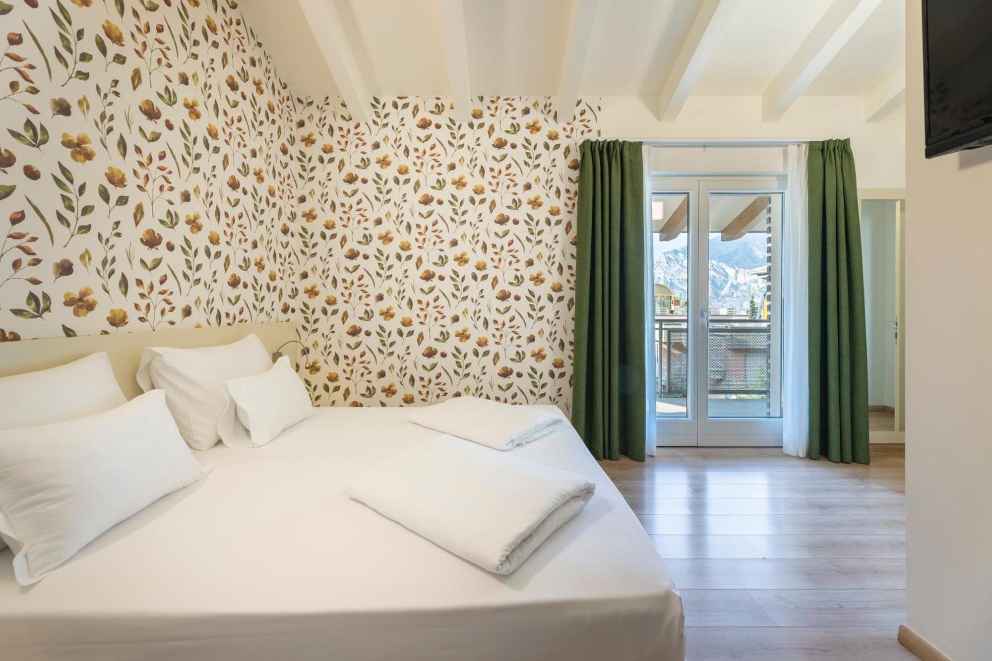 Hi Hotels Torbole - Pool & Spa Torbole Sul Garda Dış mekan fotoğraf